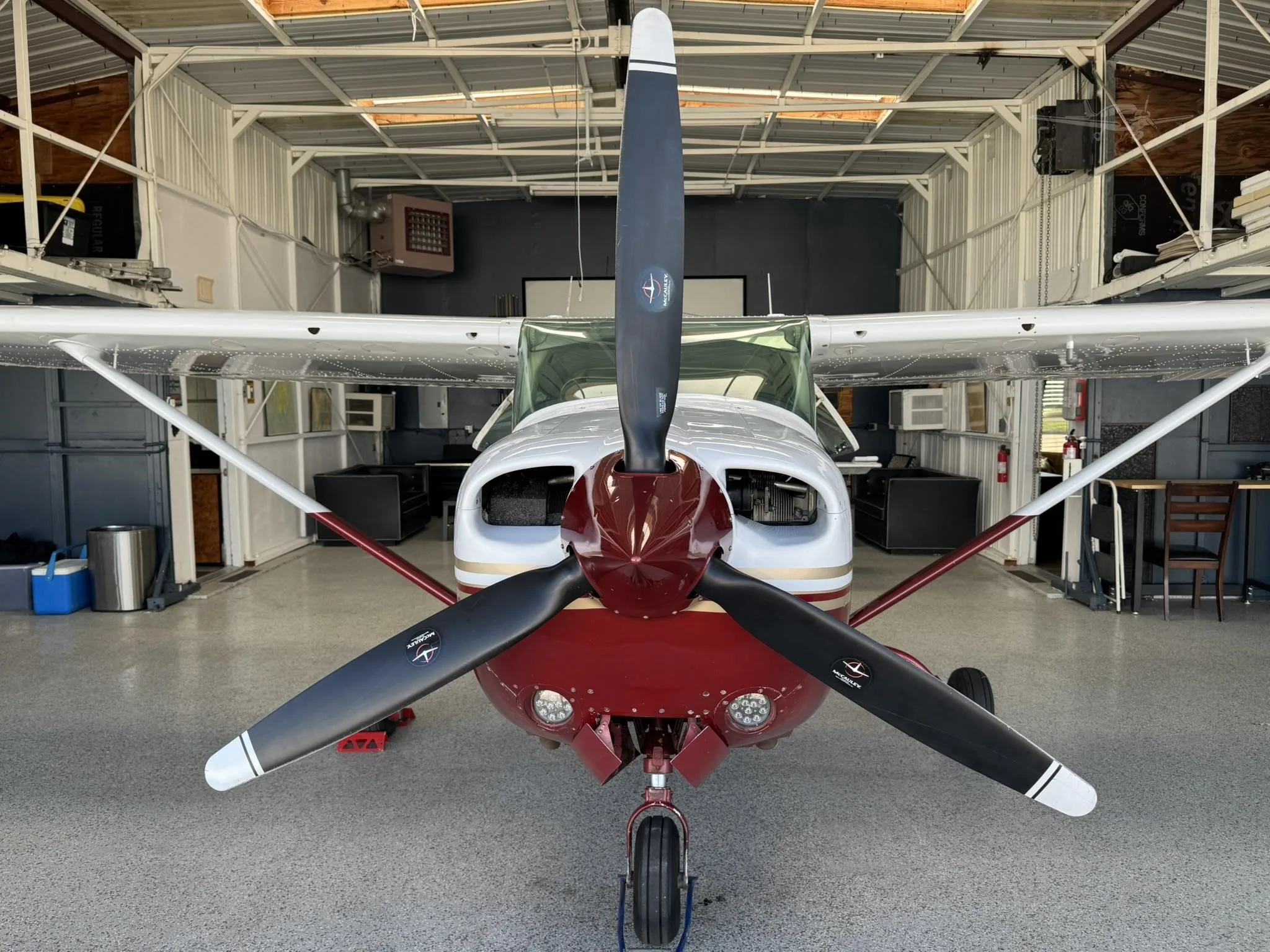 Exterior view of a 1980 CESSNA R182RG SKYLANE, N34DW.
