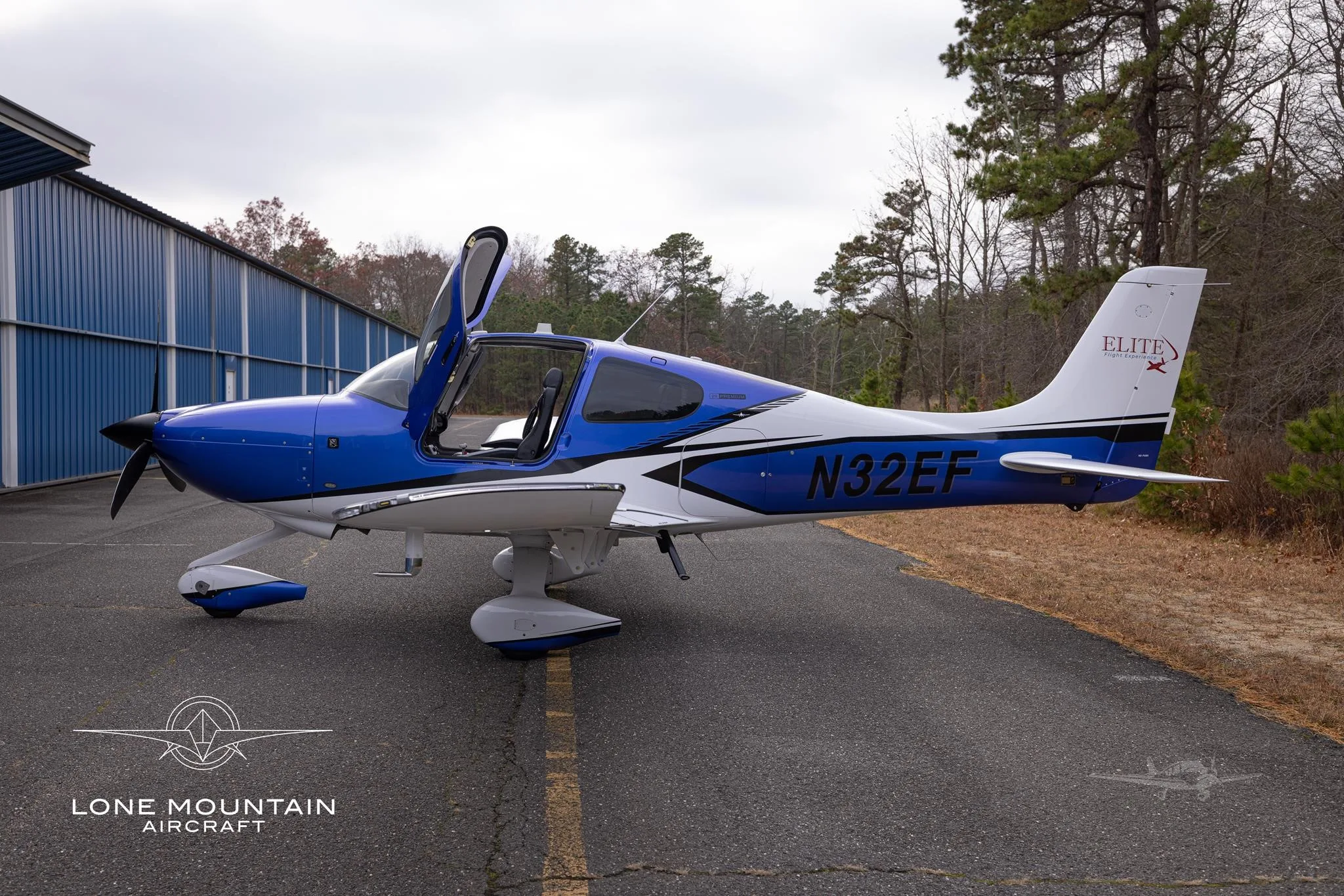 Exterior view of a 2024 CIRRUS SR20-G7, N32EF.
