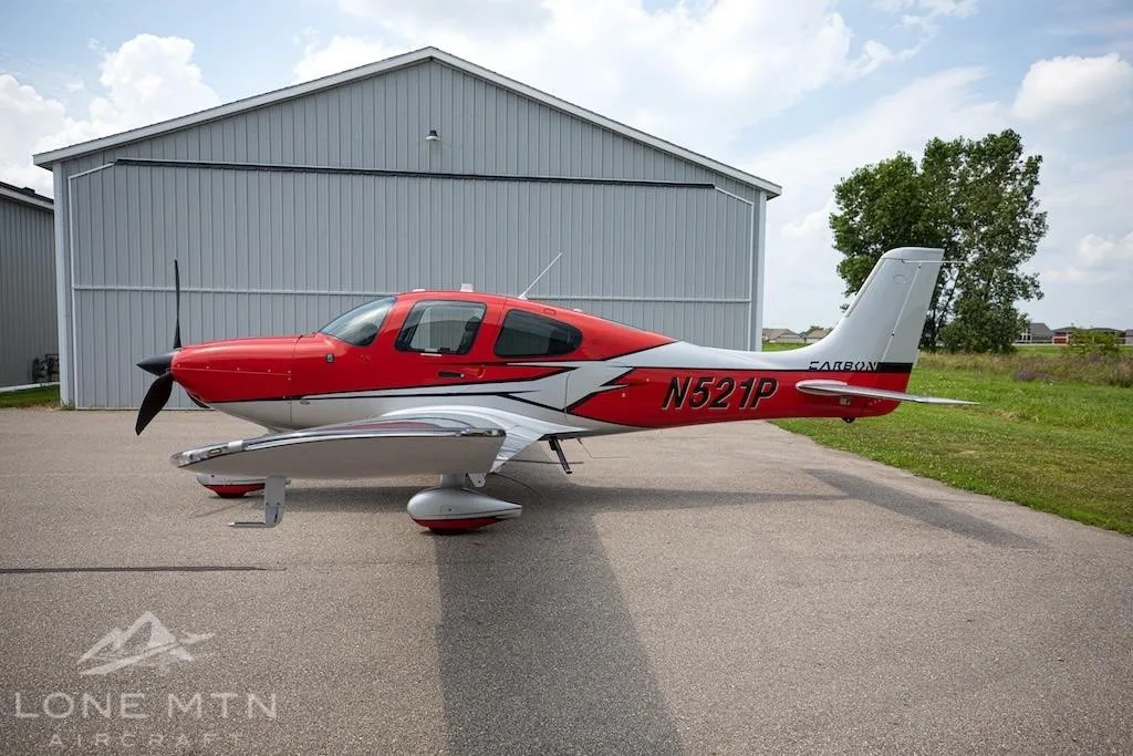 Exterior view of a 2019 CIRRUS SR22-G6 TURBO, N521P.