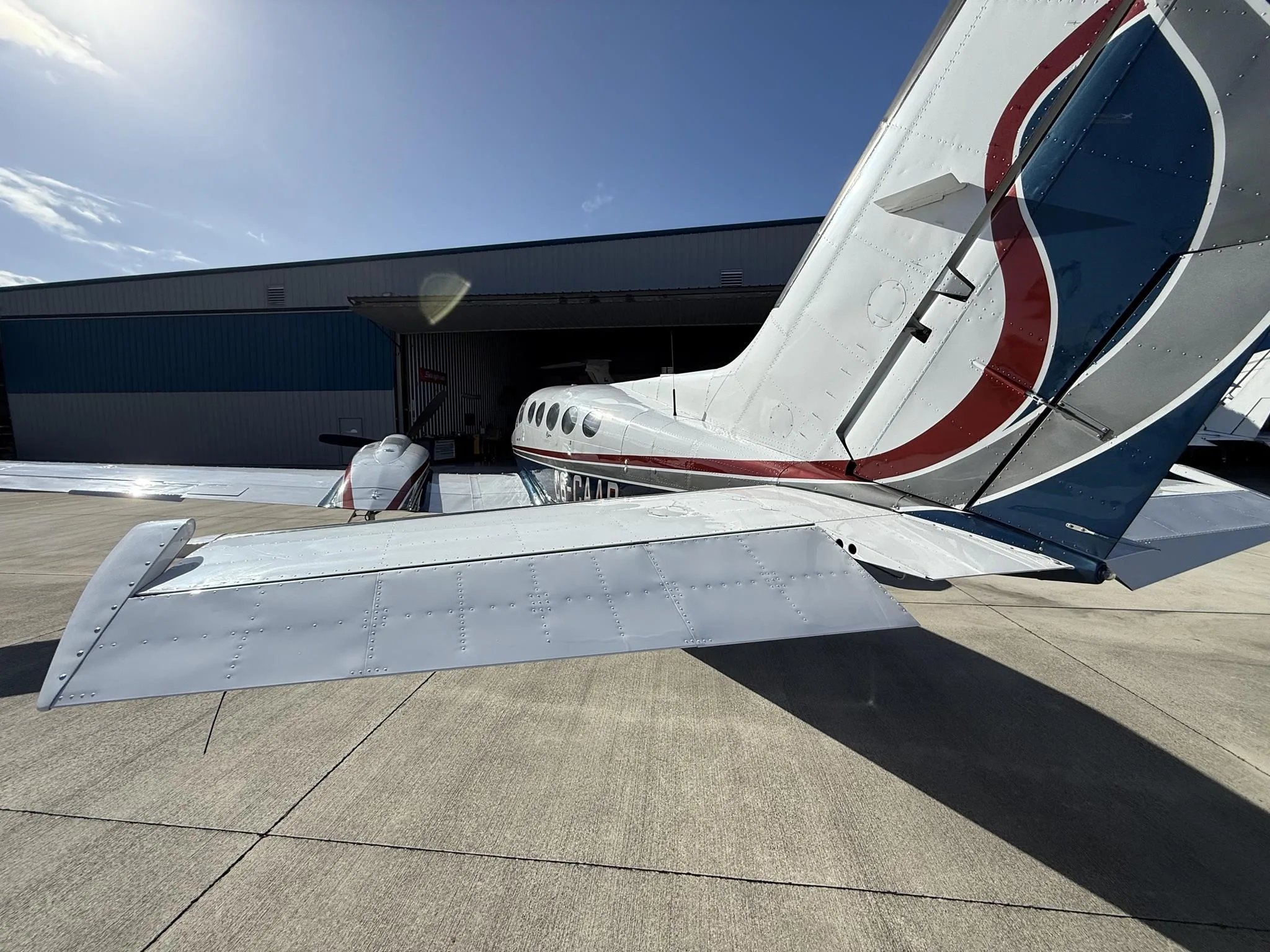 Exterior view of a 1976 CESSNA 421C.