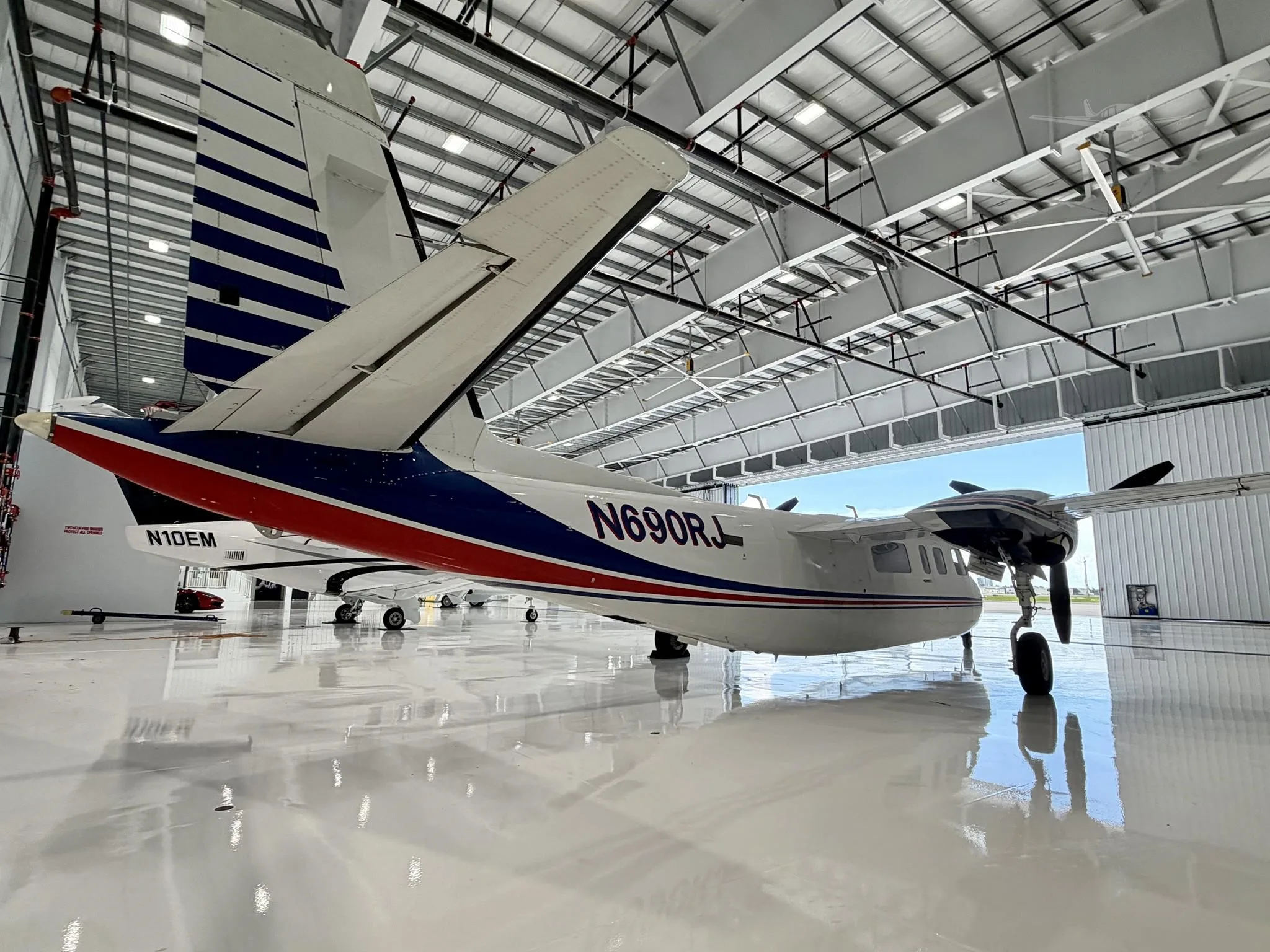 Exterior view of a 1978 COMMANDER 690B, N690RJ.