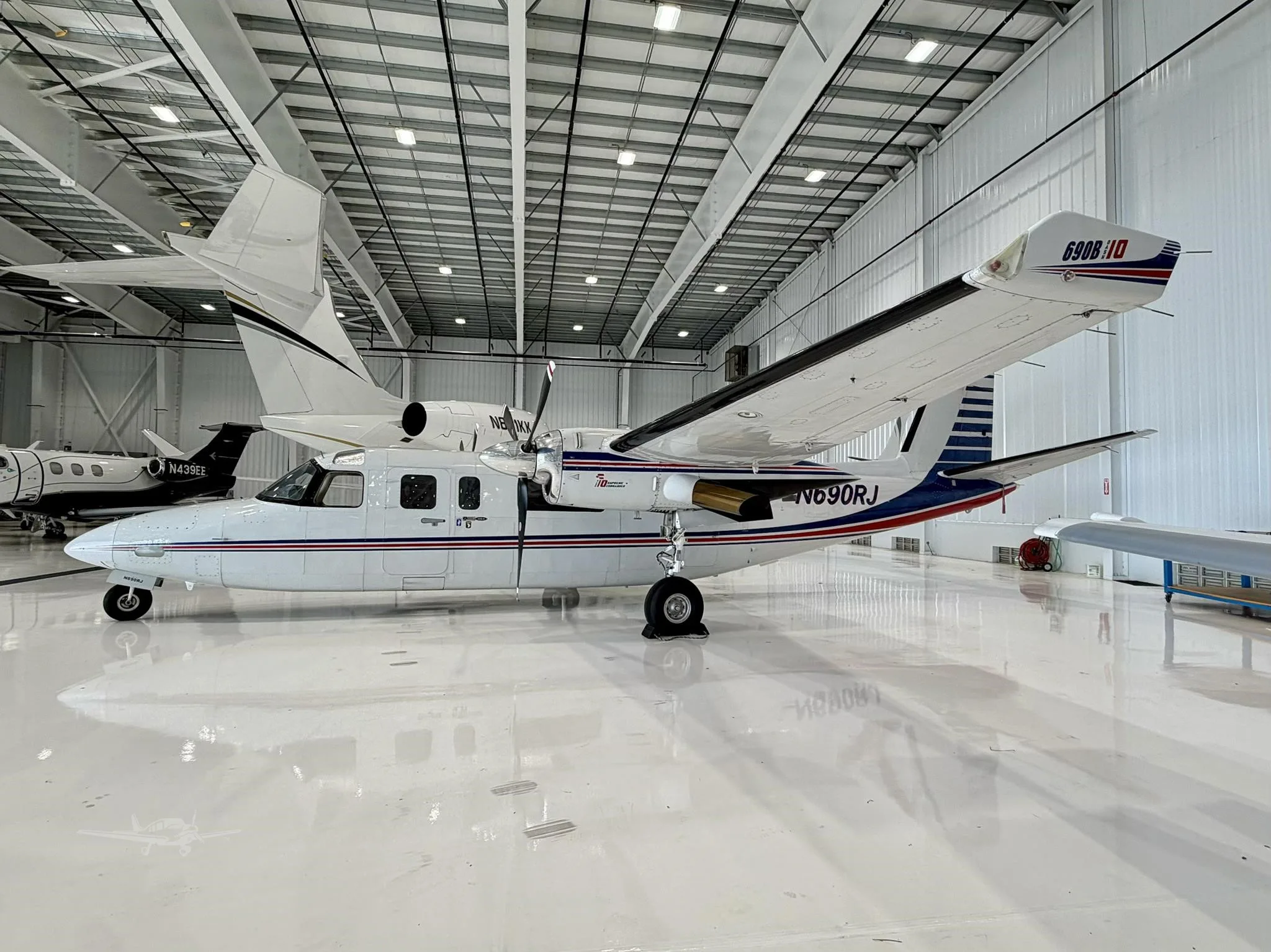 Exterior view of a 1978 COMMANDER 690B, N690RJ.