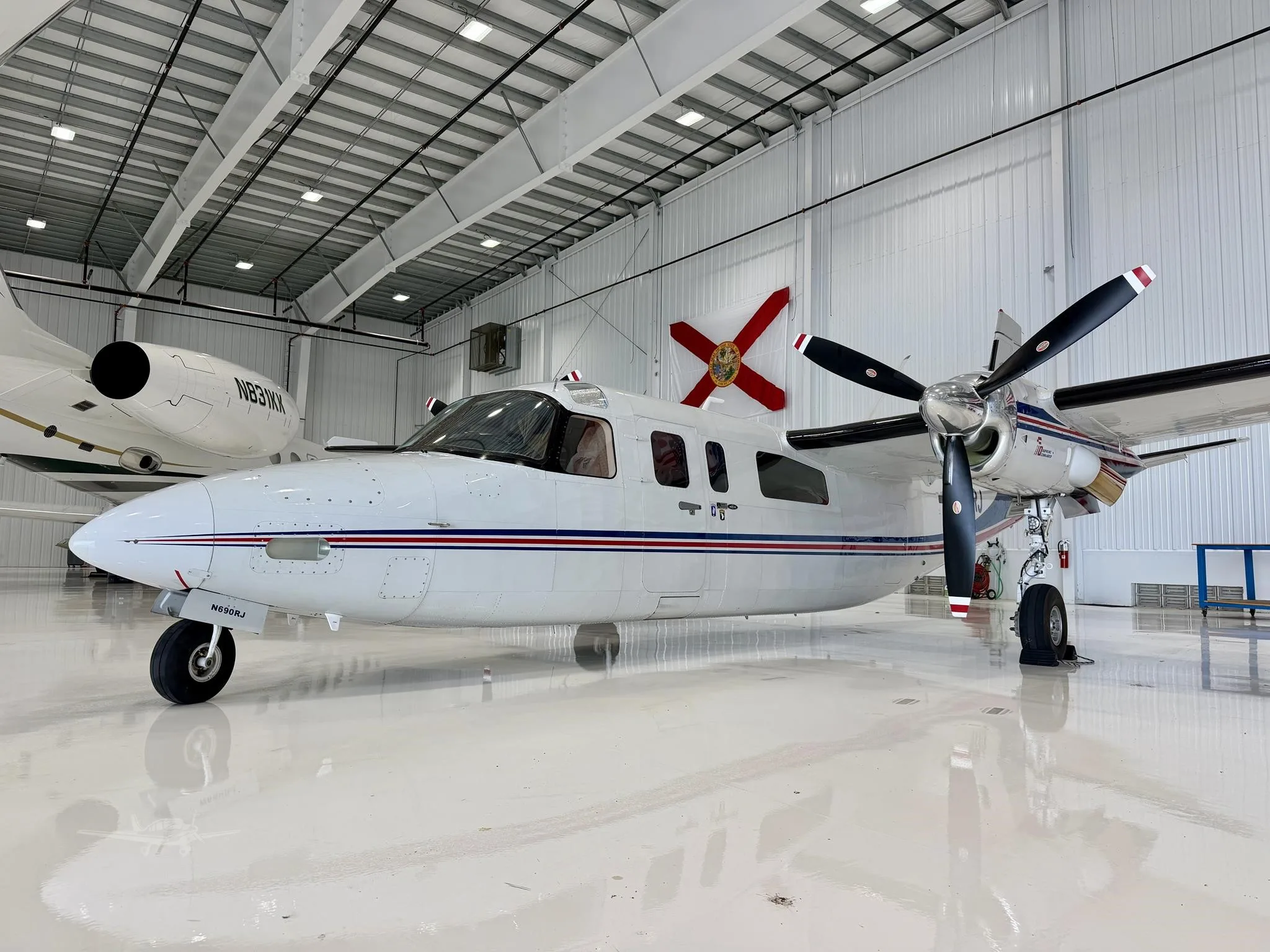 Exterior view of a 1978 COMMANDER 690B, N690RJ.