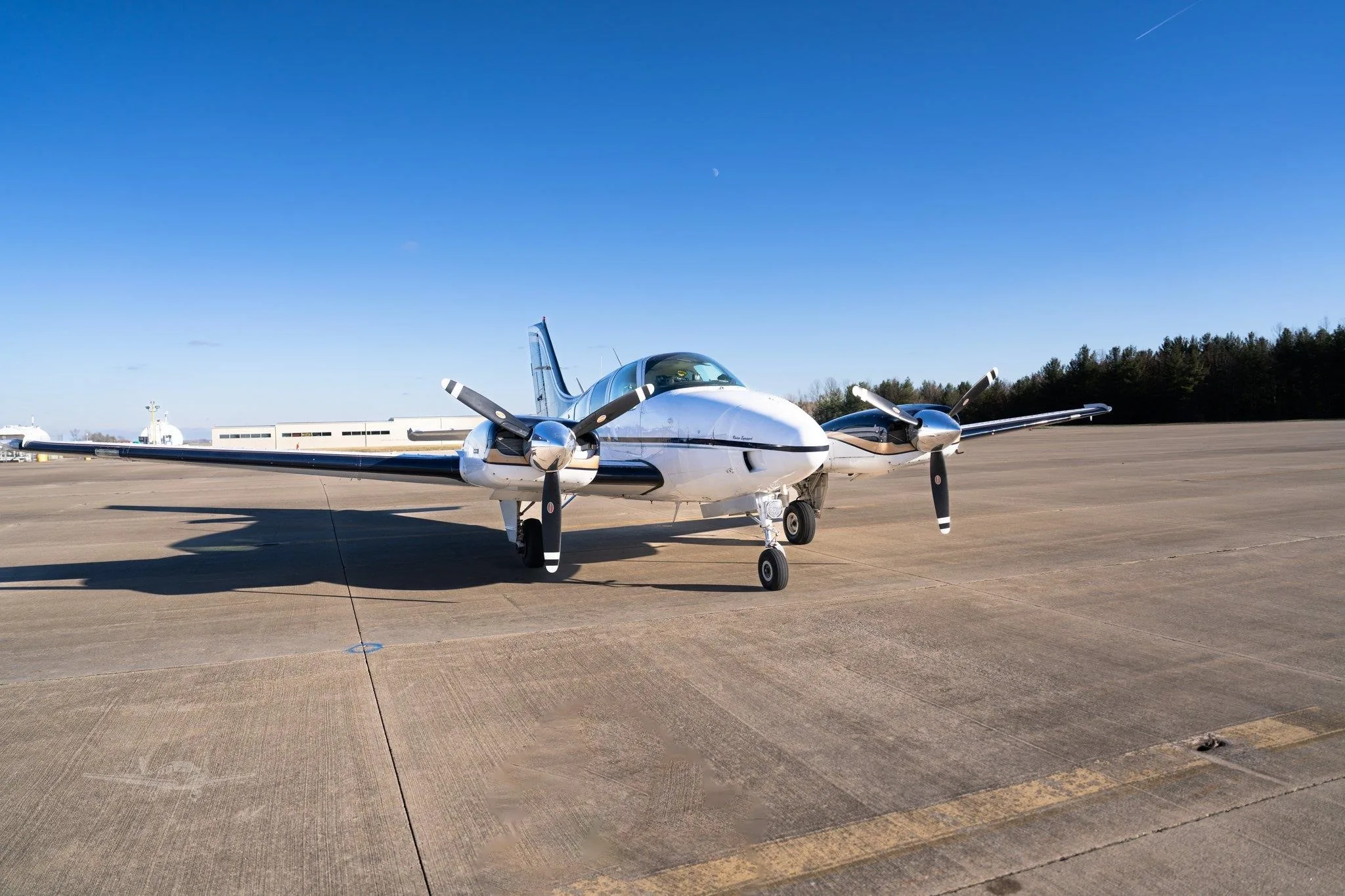 Exterior view of a 1968 BEECHCRAFT B55 BARON, N55SE.