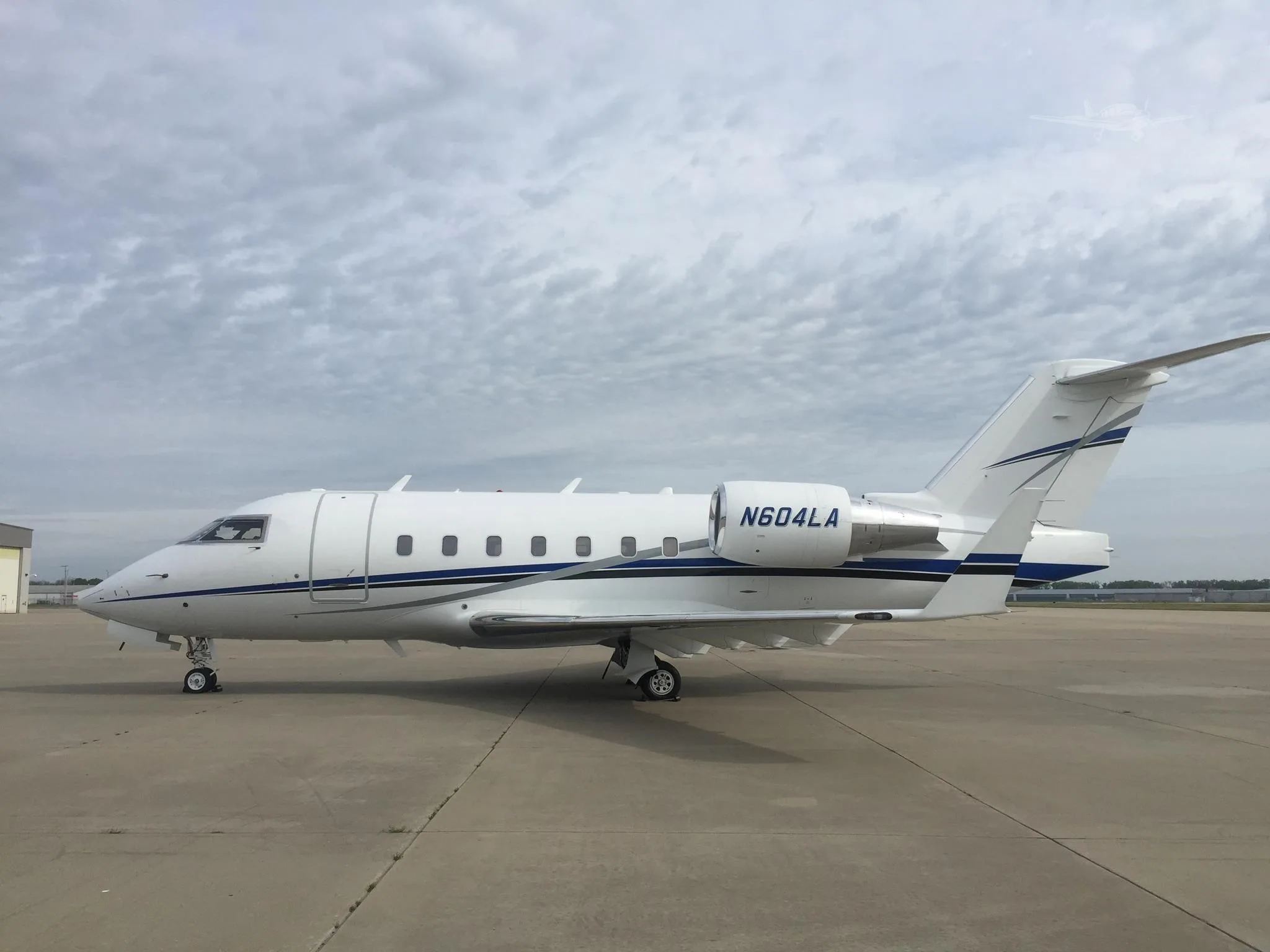 Exterior view of a 2001 BOMBARDIER CHALLENGER 604, N604LA.
