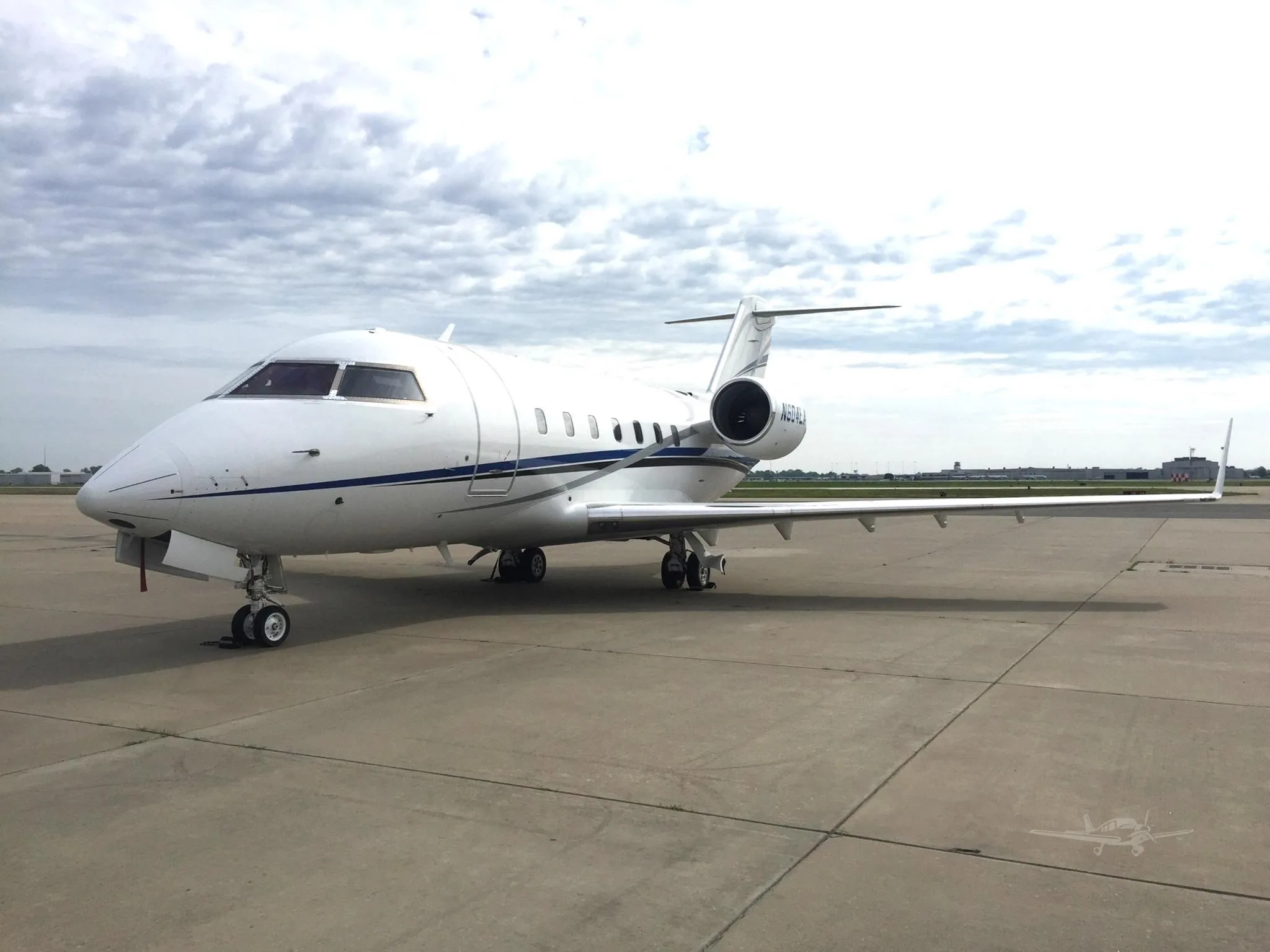 Exterior view of a 2001 BOMBARDIER CHALLENGER 604, N604LA.