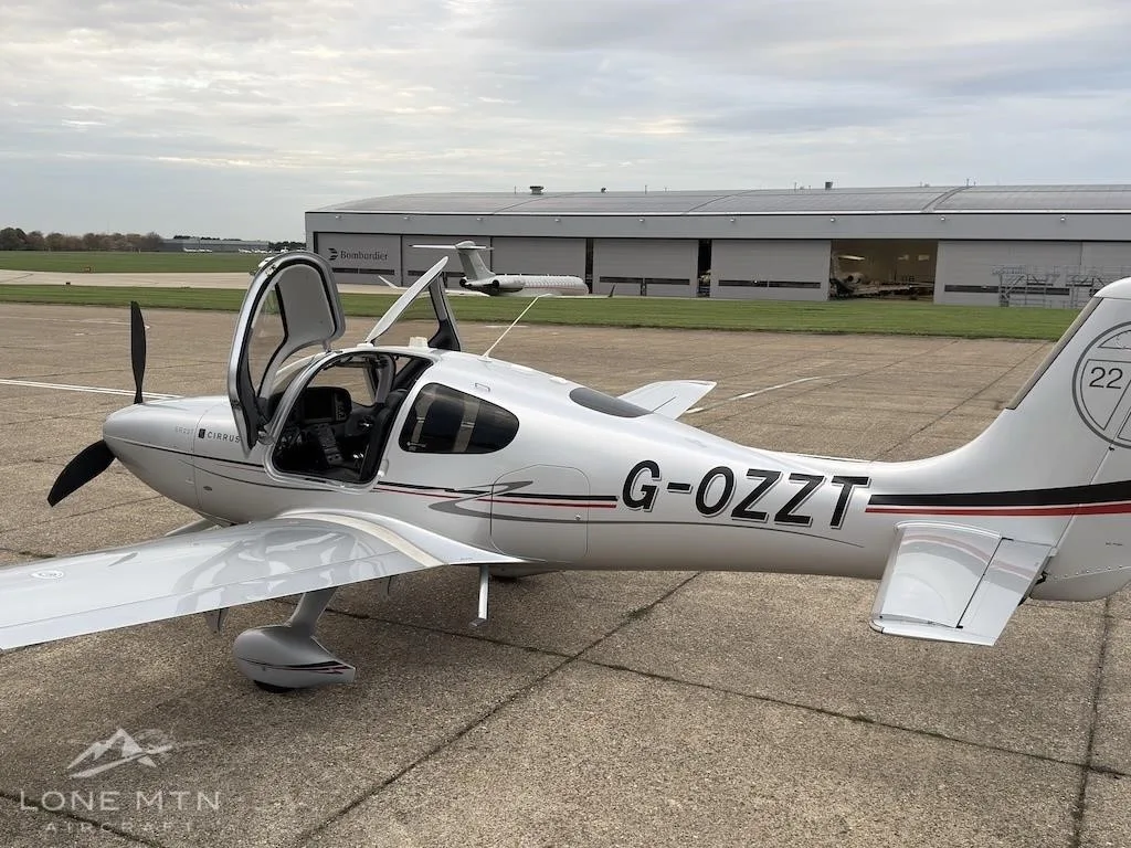 Exterior view of a 2011 CIRRUS SR22-G3 TURBO, G-OZZT.