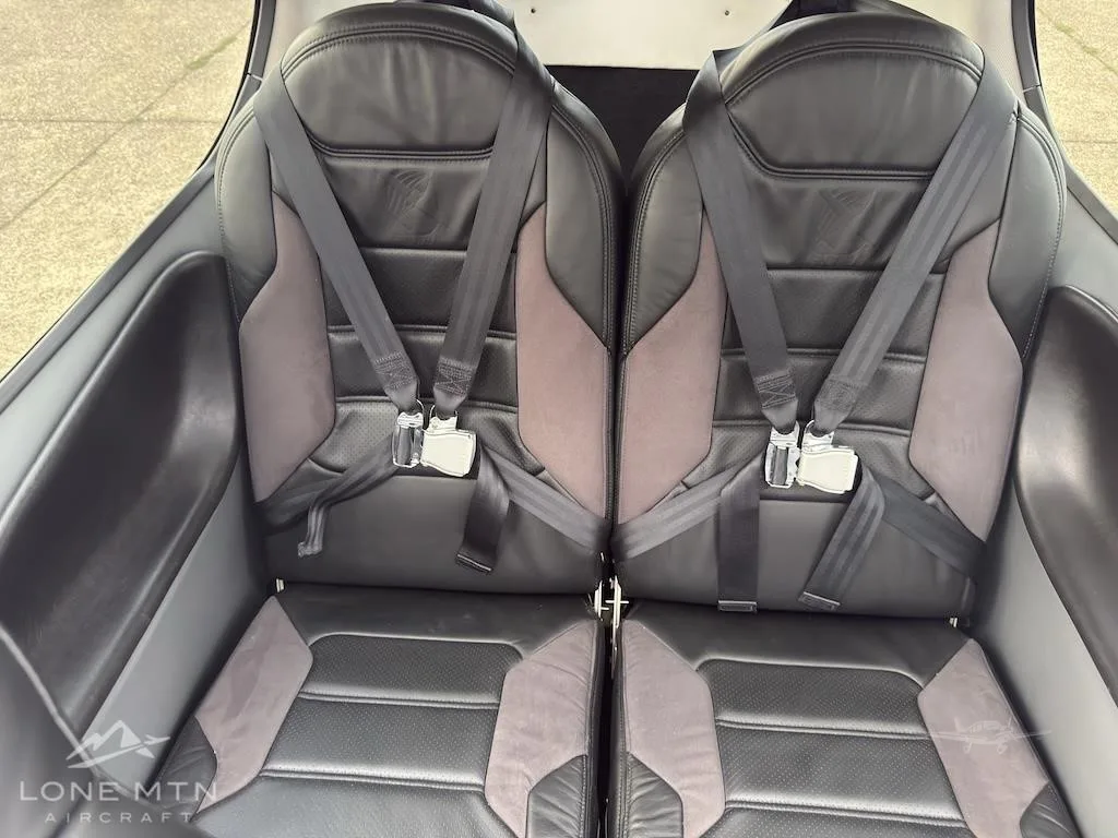 Cabin interior of a 2011 CIRRUS SR22-G3 TURBO.