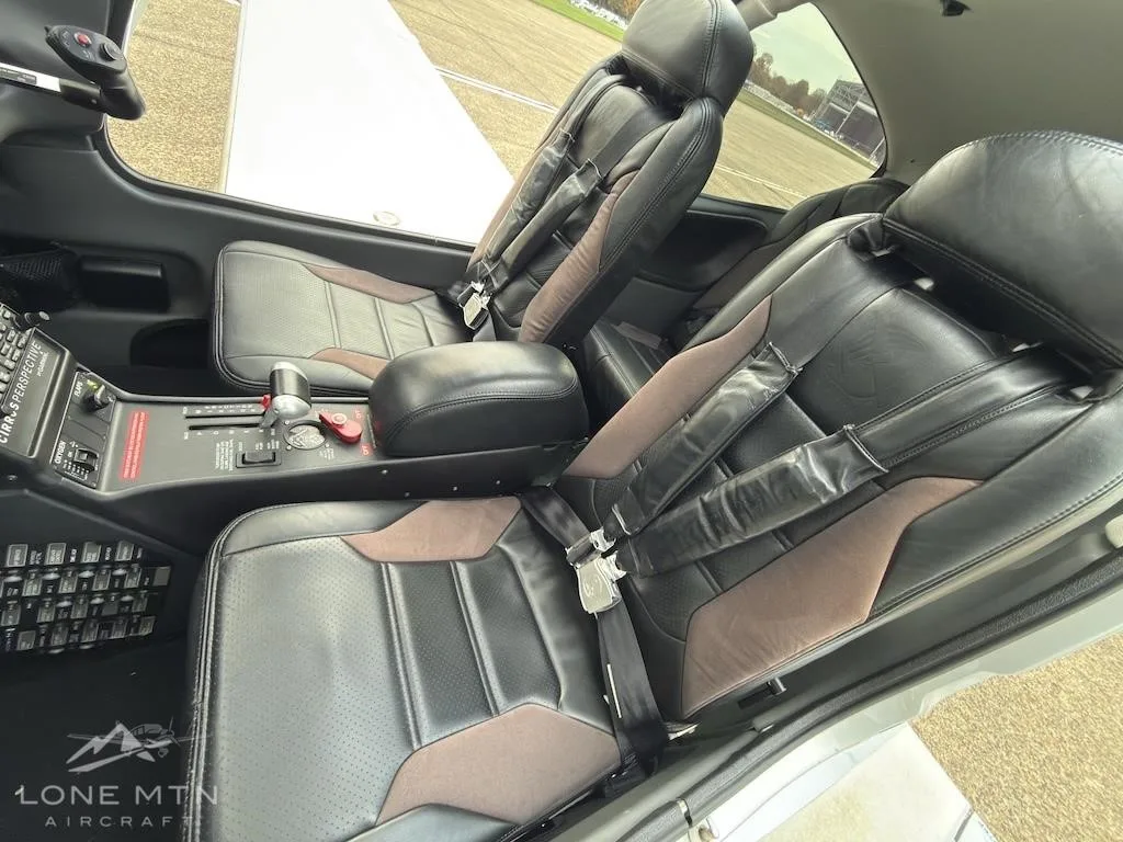 Cabin interior of a 2011 CIRRUS SR22-G3 TURBO.