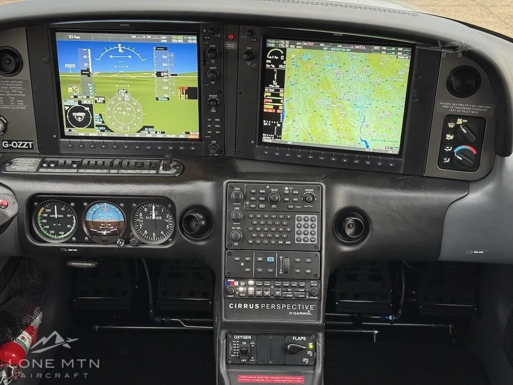 Cockpit and instrument panel of a 2011 CIRRUS SR22-G3 TURBO.