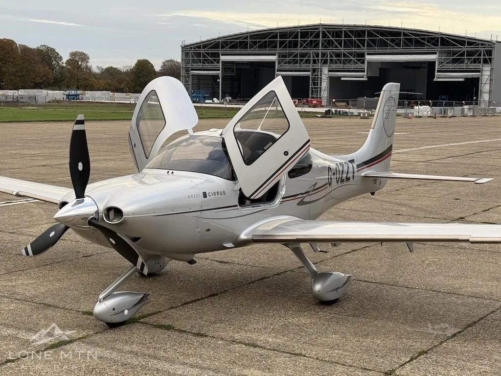 Exterior view of a 2011 CIRRUS SR22-G3 TURBO, G-OZZT.