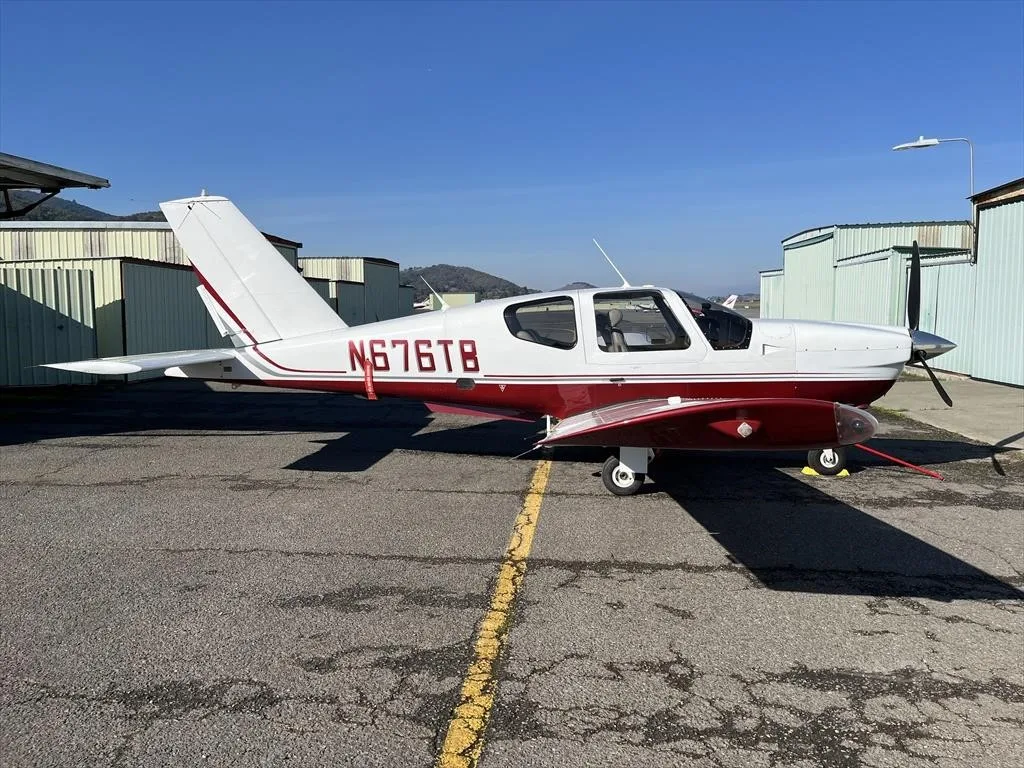 Exterior view of a 1995 SOCATA TB-20 TRINIDAD, N676TB.