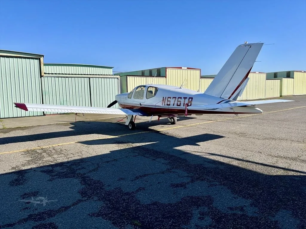 Exterior view of a 1995 SOCATA TB-20 TRINIDAD, N676TB.