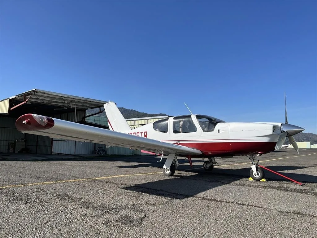 Exterior view of a 1995 SOCATA TB-20 TRINIDAD, N676TB.