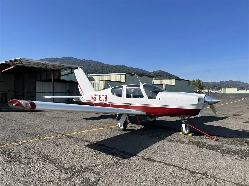 Exterior view of a 1995 SOCATA TB-20 TRINIDAD, N676TB.