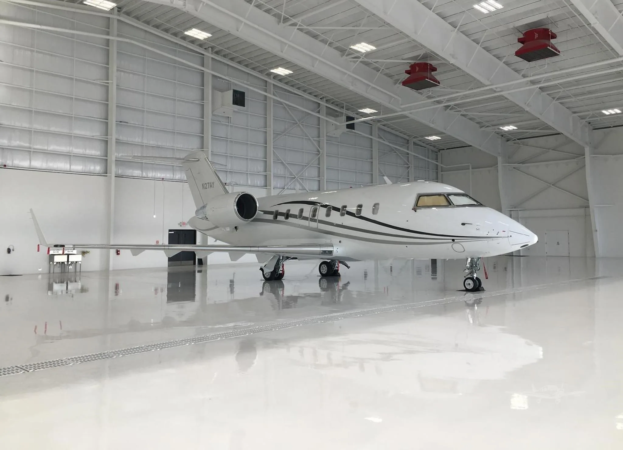 Cabin interior of a 2007 BOMBARDIER CHALLENGER 605.