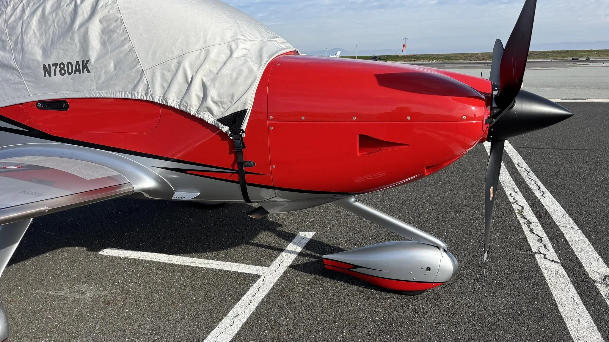Exterior view of a 2020 CIRRUS SR22 TURBO.