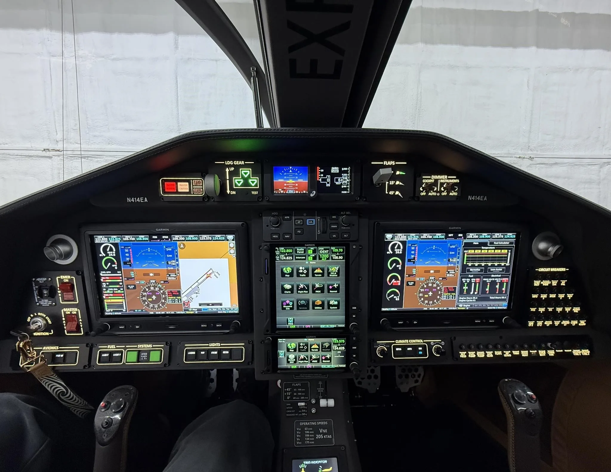 Cockpit and instrument panel of a 2025 PIPISTREL PANTHERA.