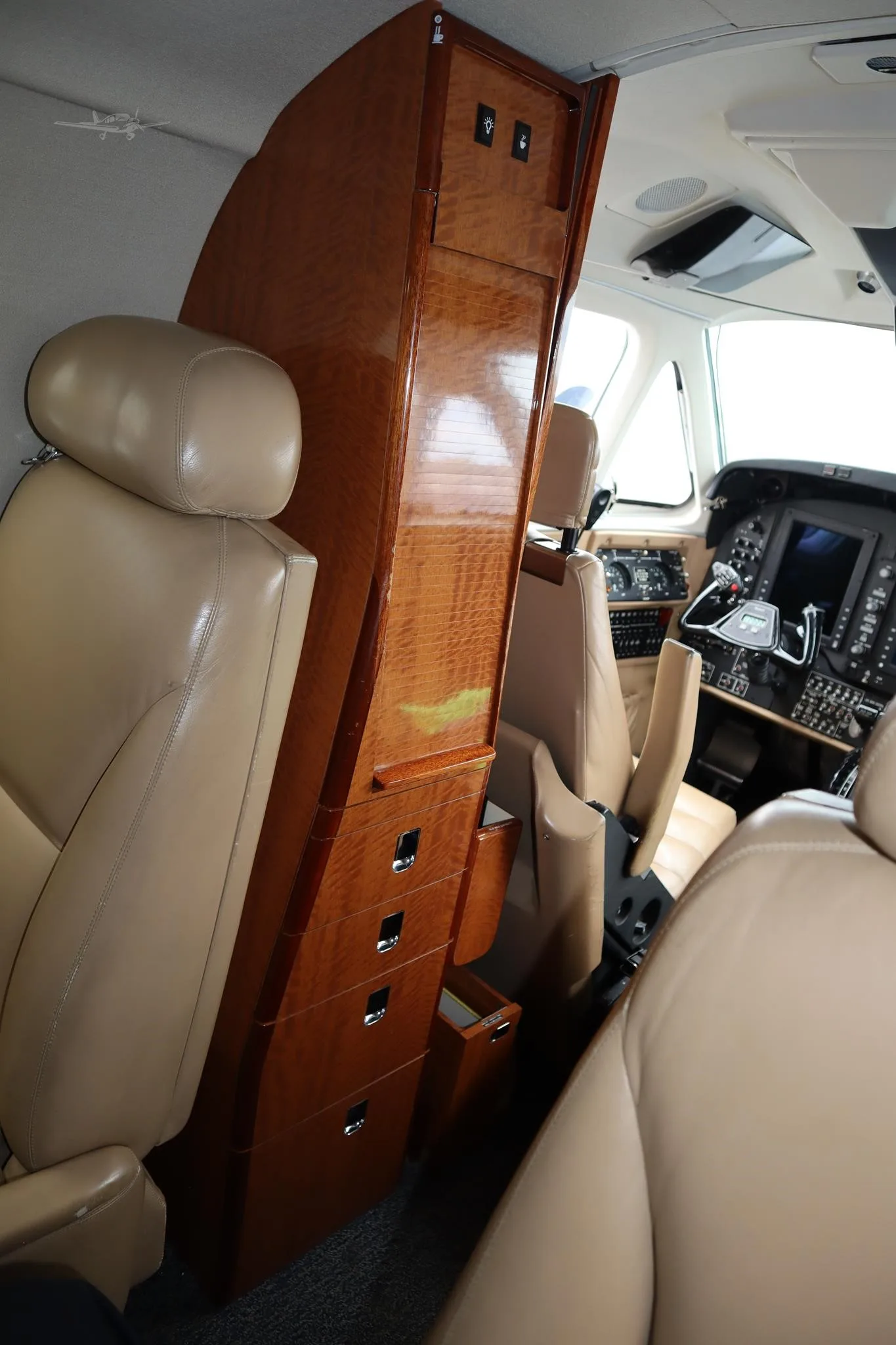 Cabin interior of a 2010 BEECHCRAFT KING AIR B200GT.