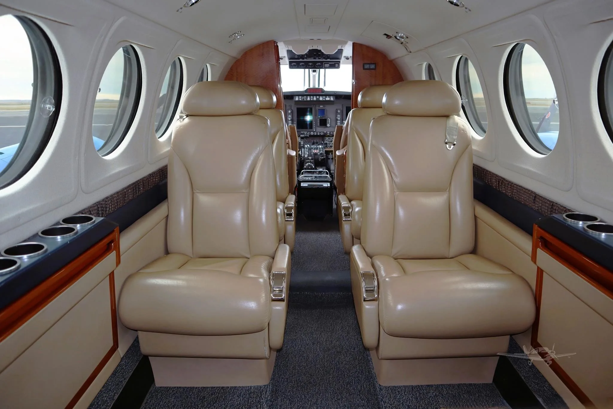 Cabin interior of a 2010 BEECHCRAFT KING AIR B200GT.