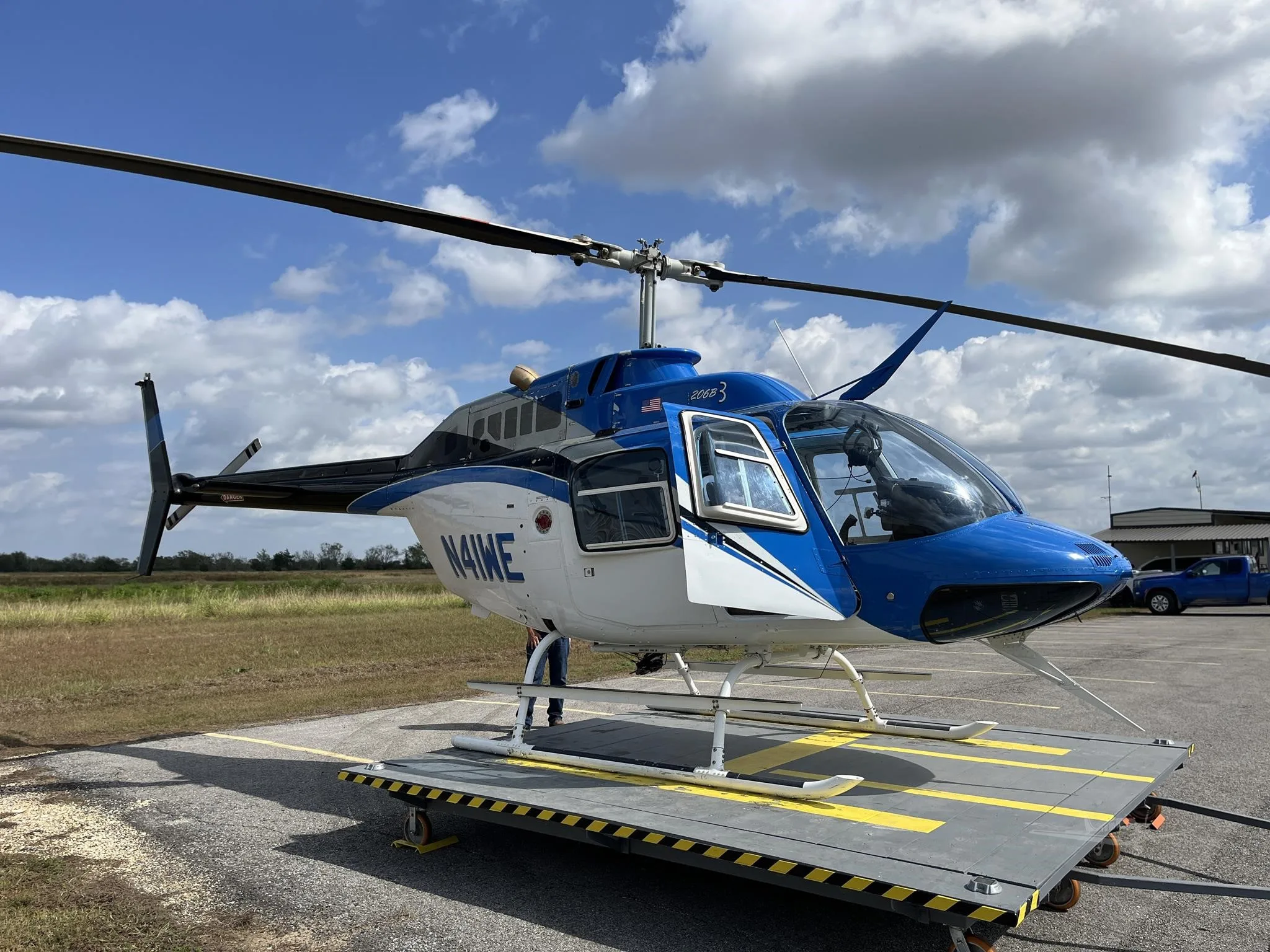 Exterior view of a 1985 BELL 206B III, N41WE.