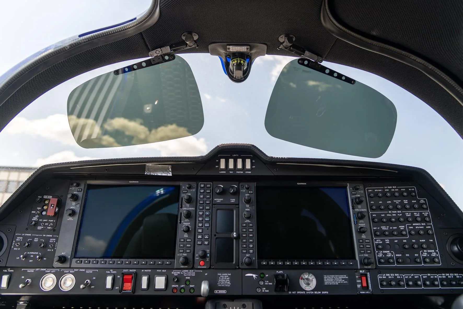 Cockpit and instrument panel of a 2025 DIAMOND DA62.