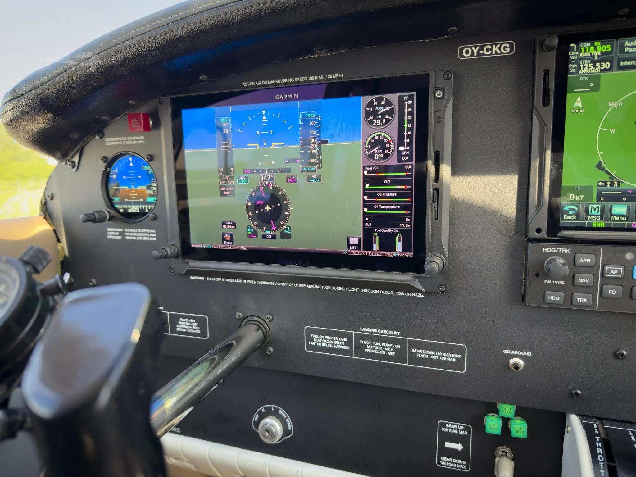 Avionics suite of a 1976 PIPER LANCE.
