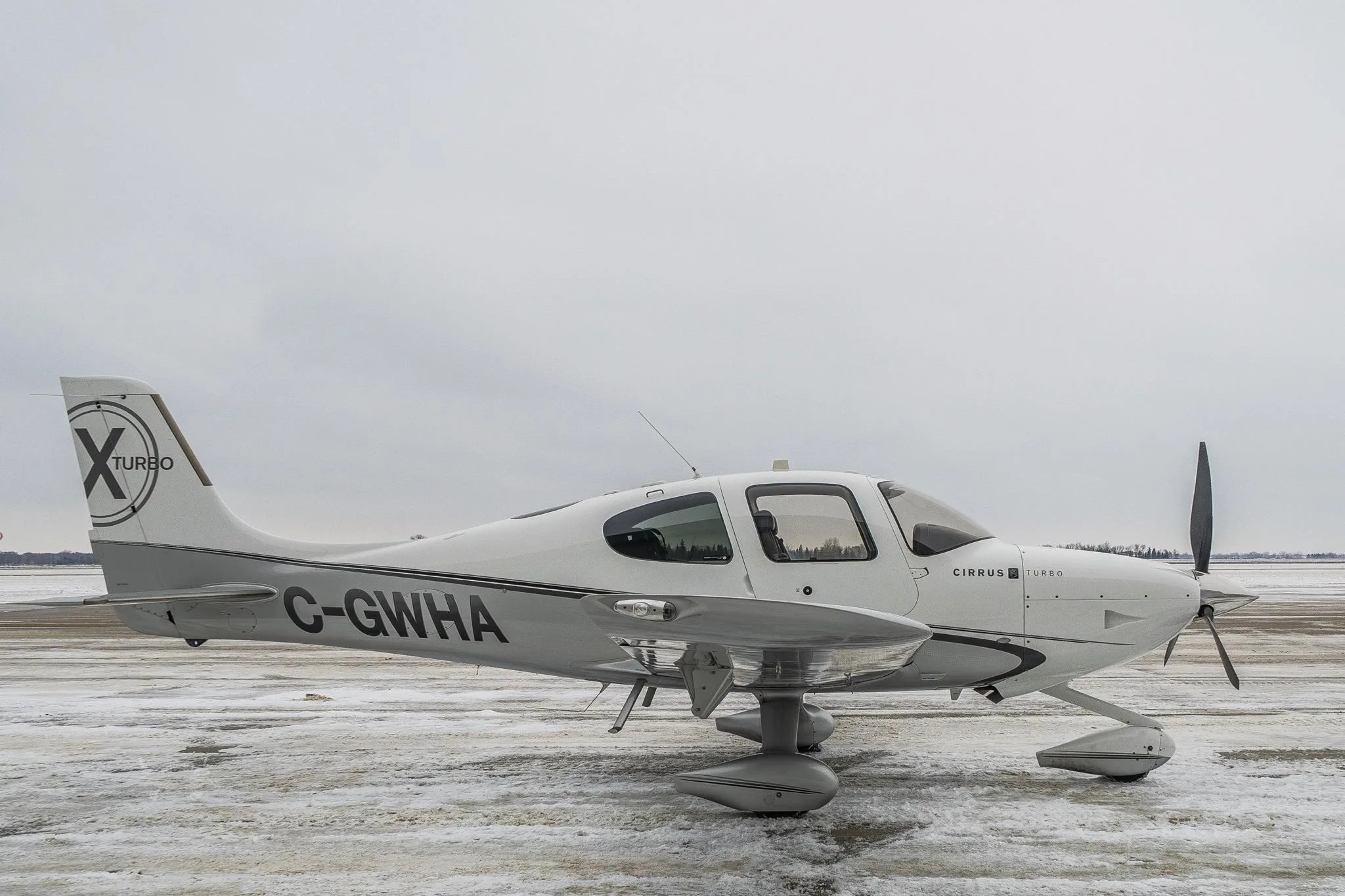 Exterior view of a 2011 CIRRUS SR22-G3 TURBO, C-GWHA.