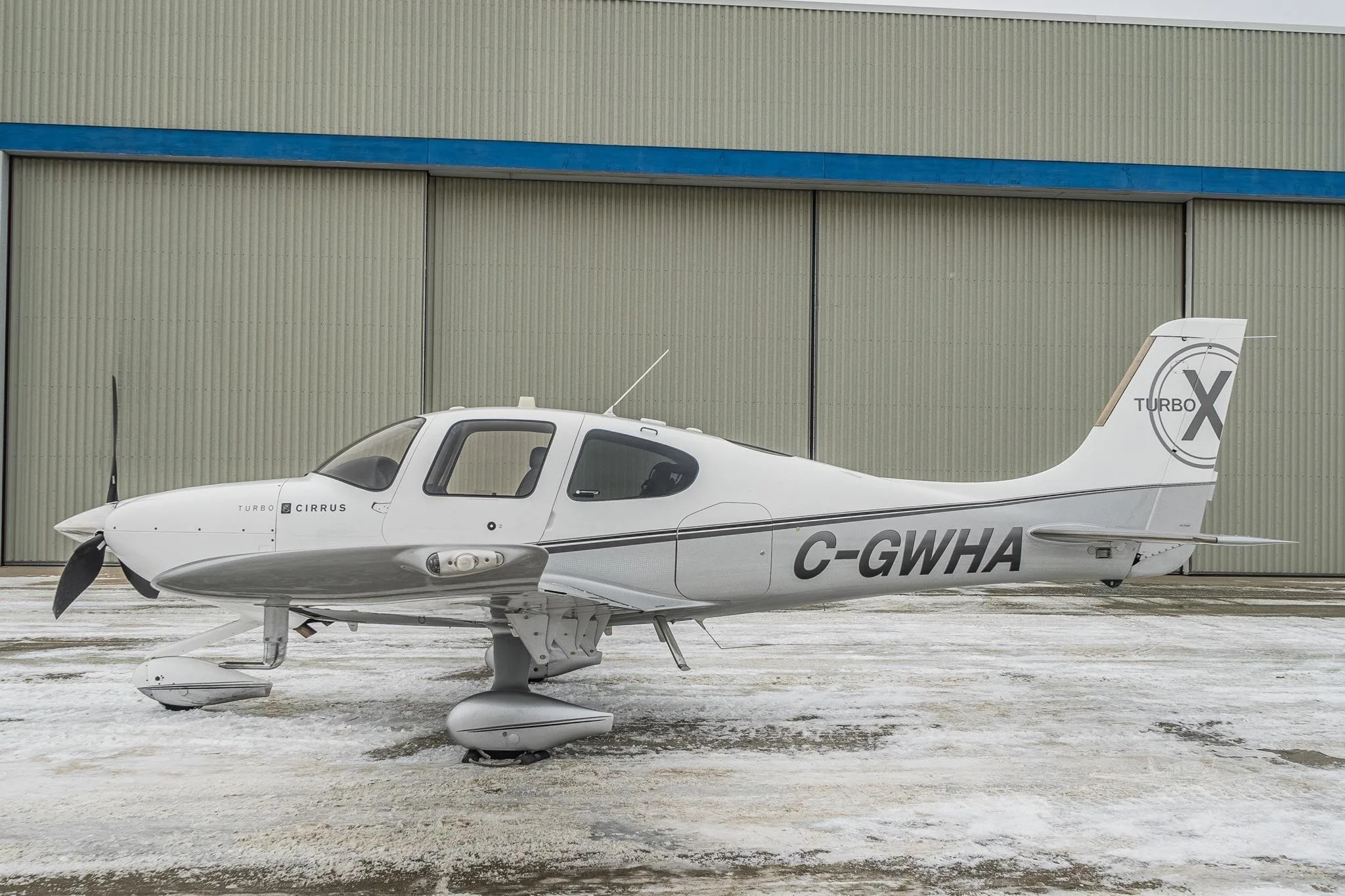 Exterior view of a 2011 CIRRUS SR22-G3 TURBO, C-GWHA.
