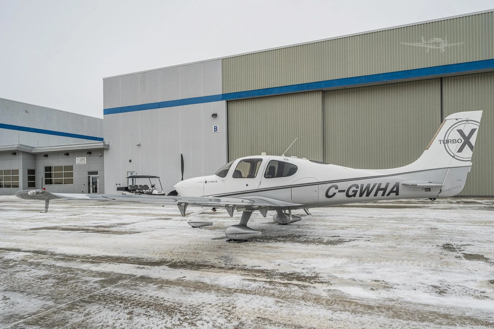 Exterior view of a 2011 CIRRUS SR22-G3 TURBO, C-GWHA.