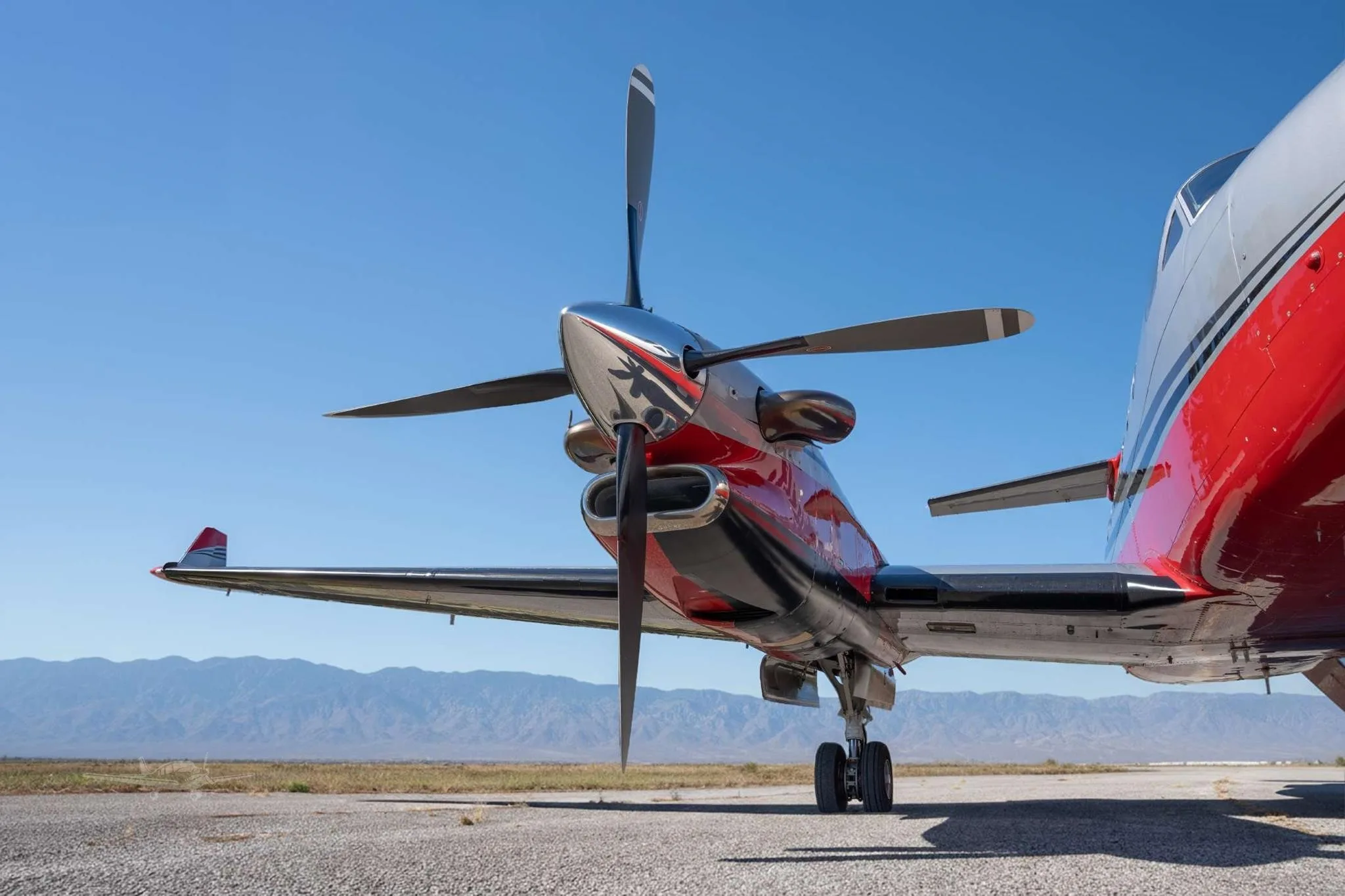 Exterior view of a 1998 BEECHCRAFT KING AIR 350, N350FC.