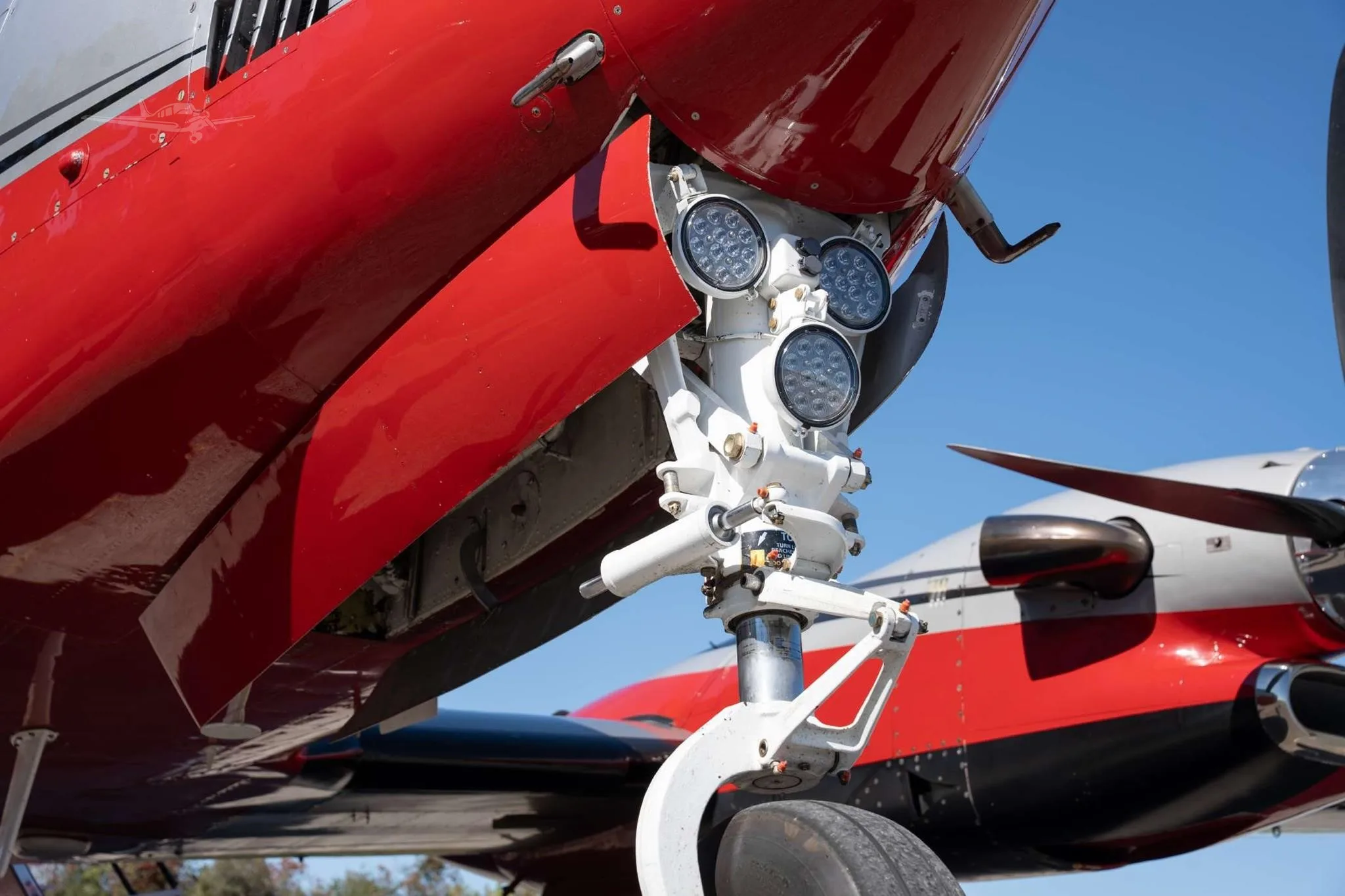 Engine detail of a 1998 BEECHCRAFT KING AIR 350.