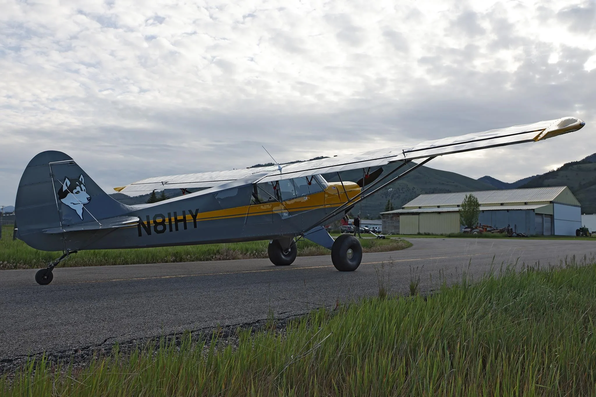 Exterior view of a 2026 AVIAT HUSKY A-1C-200, N81HY.