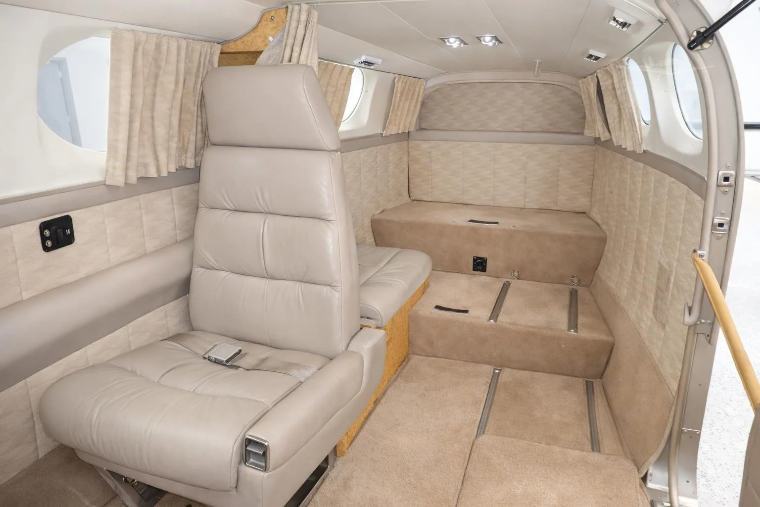 Cabin interior of a 1982 CESSNA 421C.