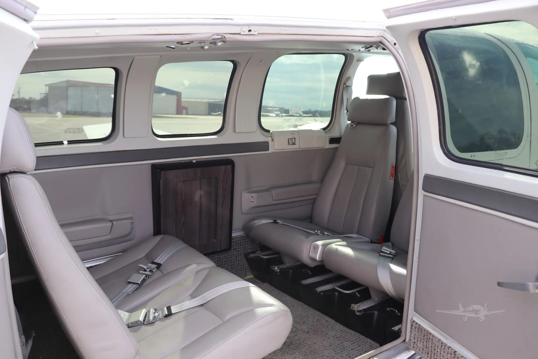 Cabin interior of a 1990 BEECHCRAFT 58 BARON.