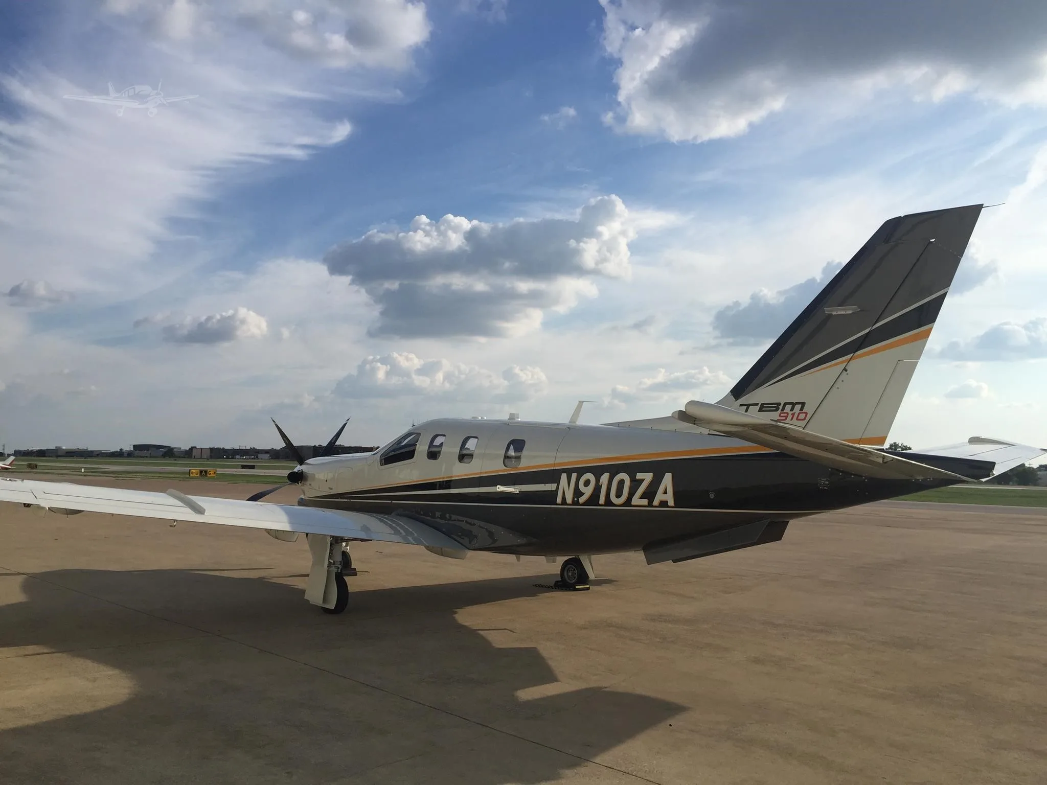 Exterior view of a 2017 DAHER TBM 910, N910ZA.