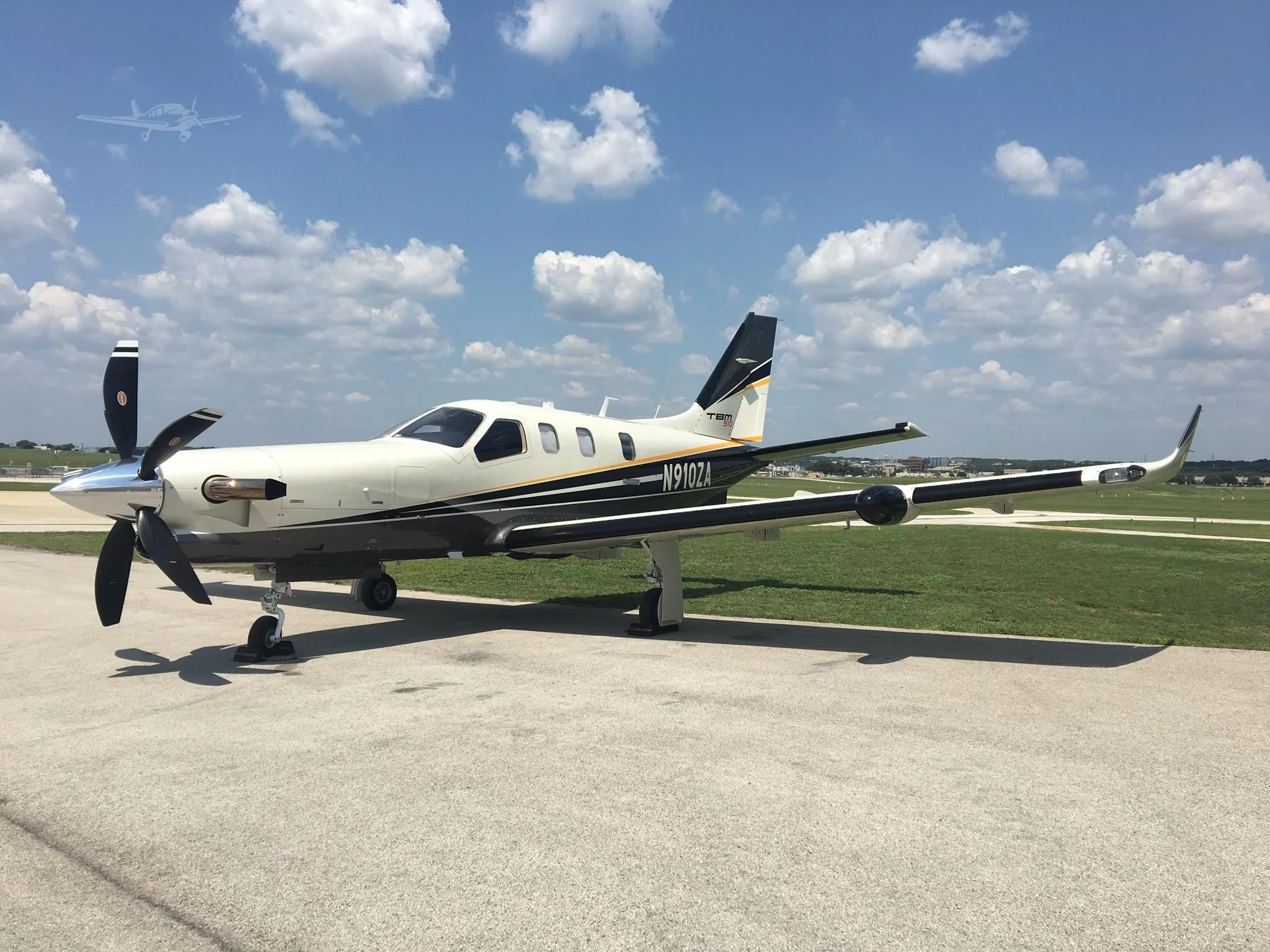 Exterior view of a 2017 DAHER TBM 910, N910ZA.