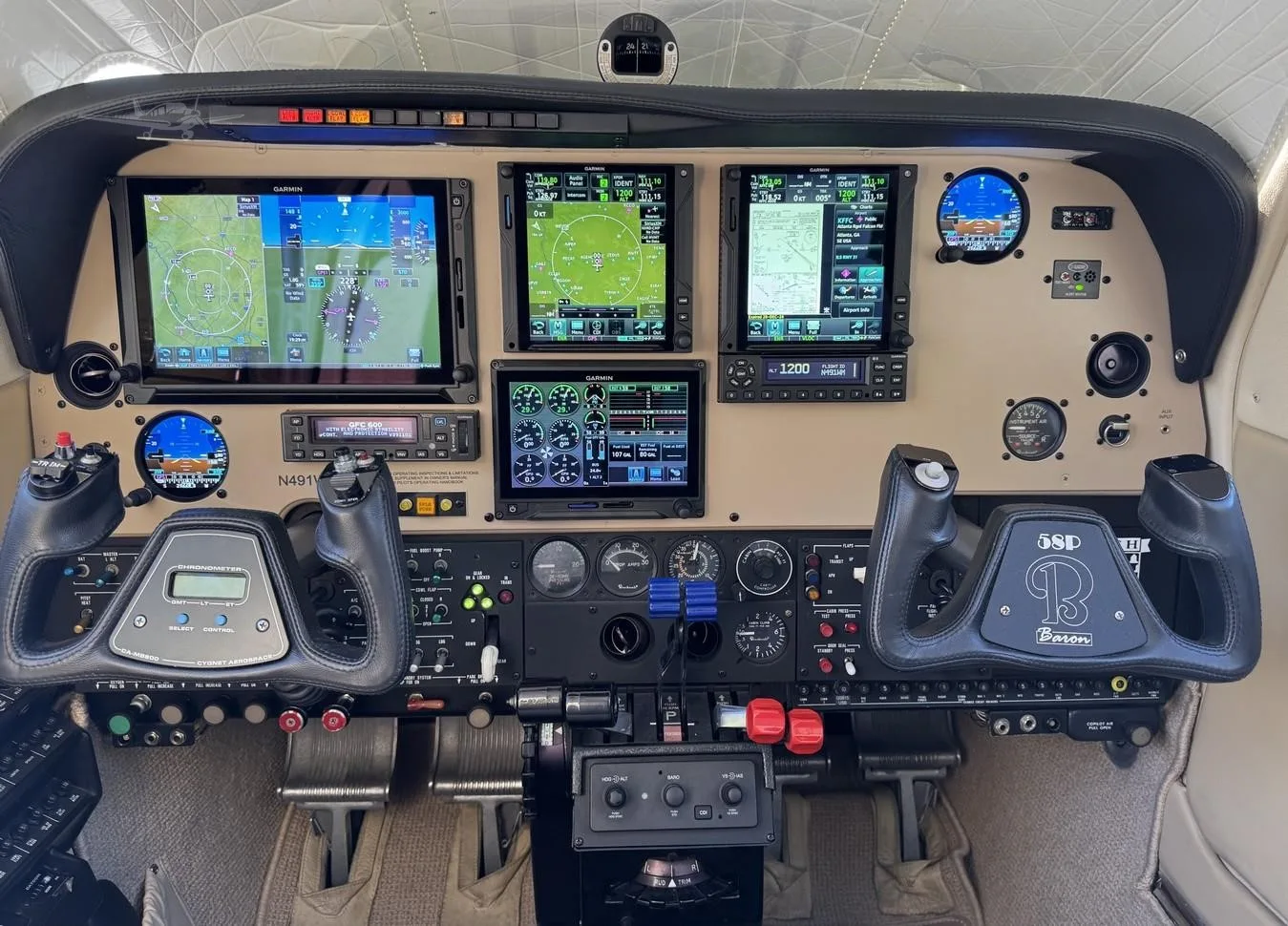 Cockpit and instrument panel of a 1985 BEECHCRAFT 58P BARON.