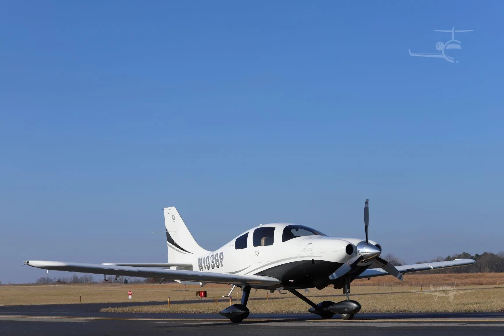 Exterior view of a 2009 CESSNA 400, N1036P.