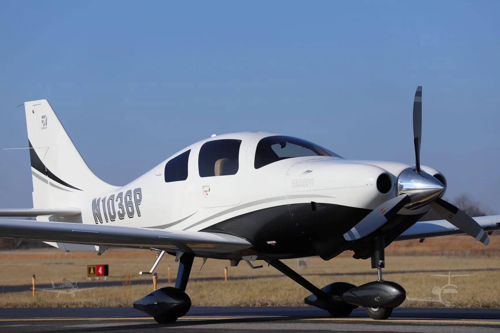 Exterior view of a 2009 CESSNA 400, N1036P.