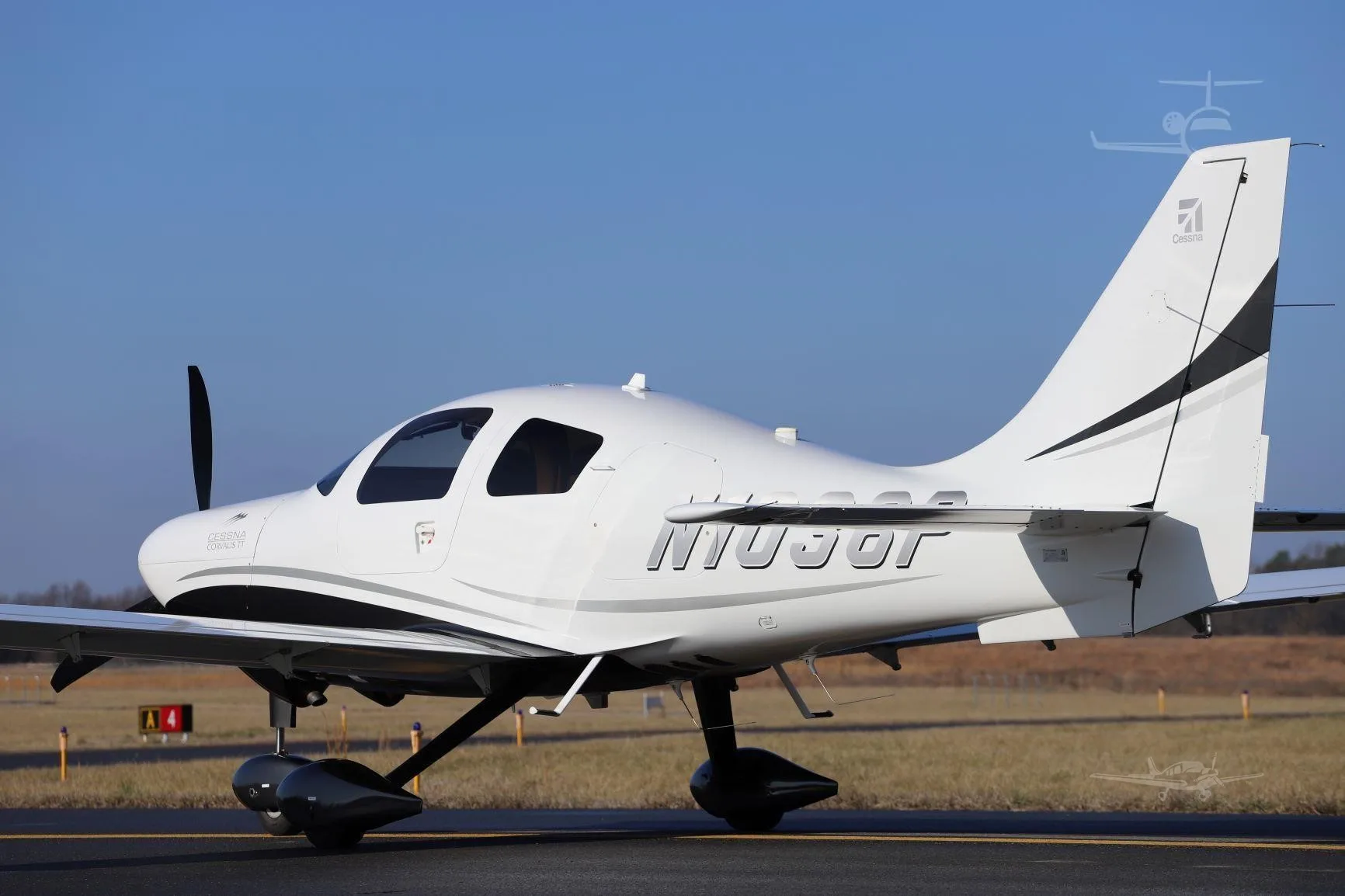 Exterior view of a 2009 CESSNA 400, N1036P.