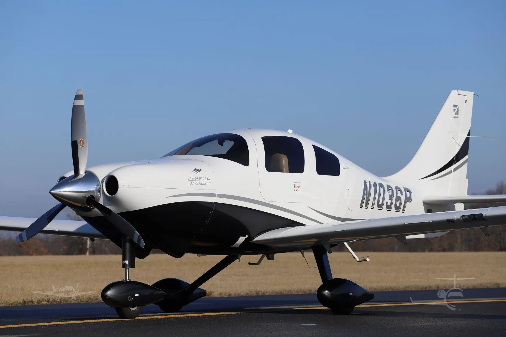 Exterior view of a 2009 CESSNA 400, N1036P.