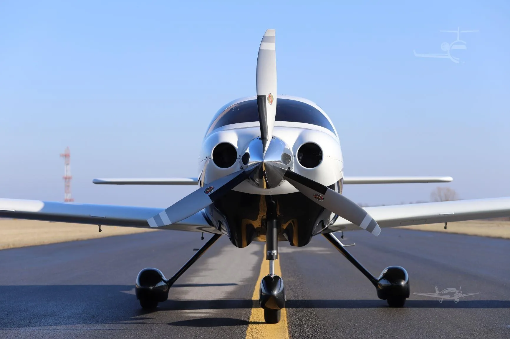 Exterior view of a 2009 CESSNA 400, N1036P.