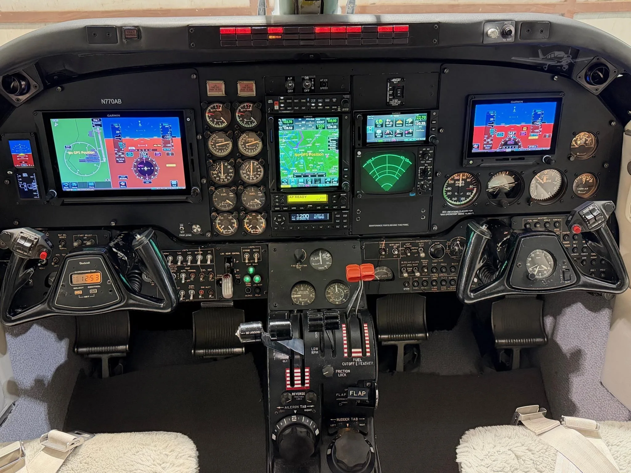 Cockpit and instrument panel of a 1981 BEECHCRAFT KING AIR B100.