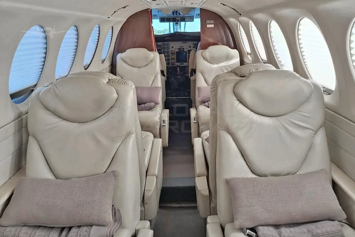 Cabin interior of a 1999 BEECHCRAFT KING AIR 350.