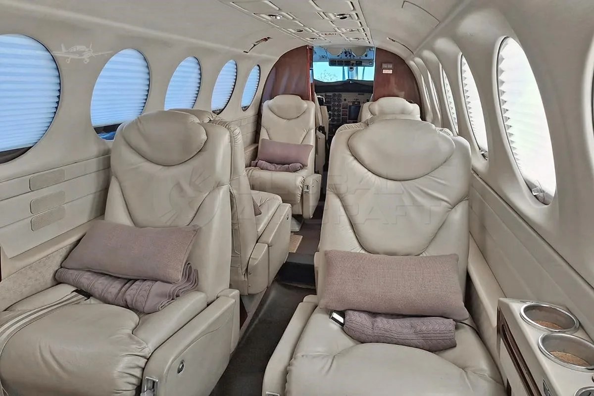 Cabin interior of a 1999 BEECHCRAFT KING AIR 350.