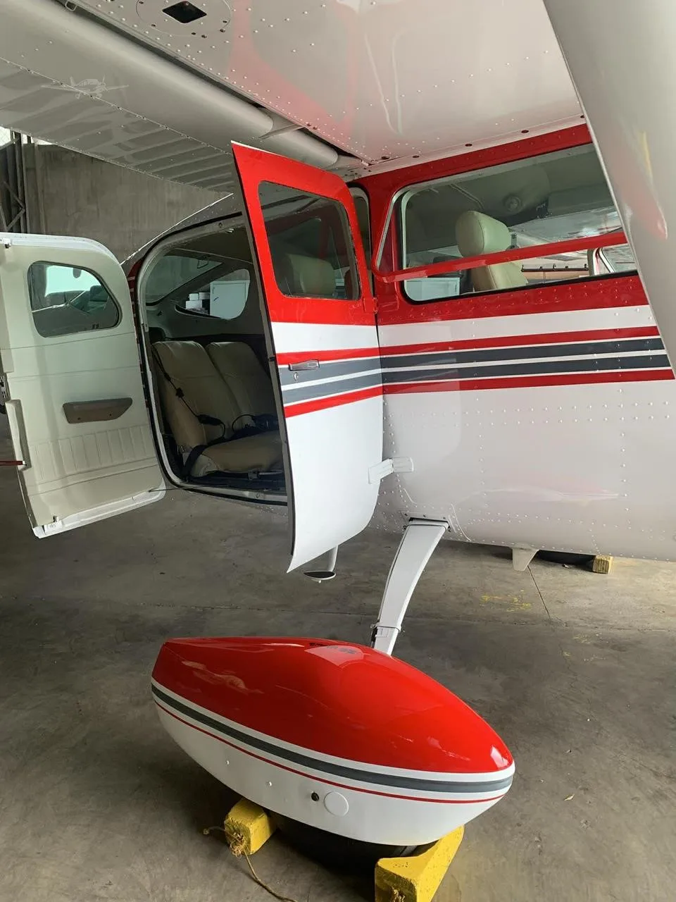 Exterior view of a 1982 CESSNA U206G STATIONAIR, RP-C528.