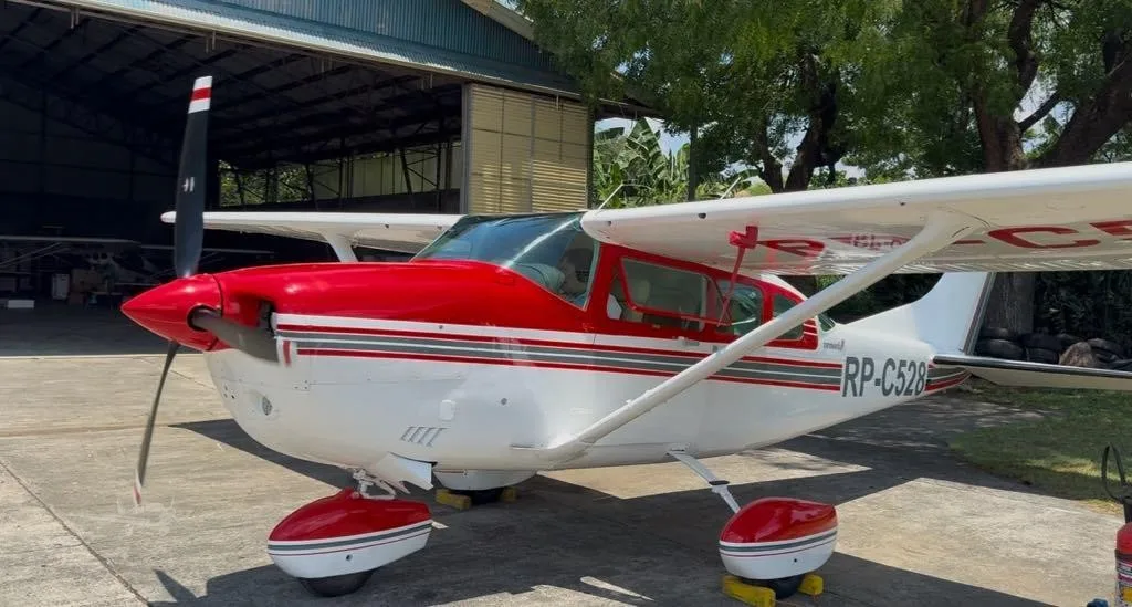 Exterior view of a 1982 CESSNA U206G STATIONAIR, RP-C528.