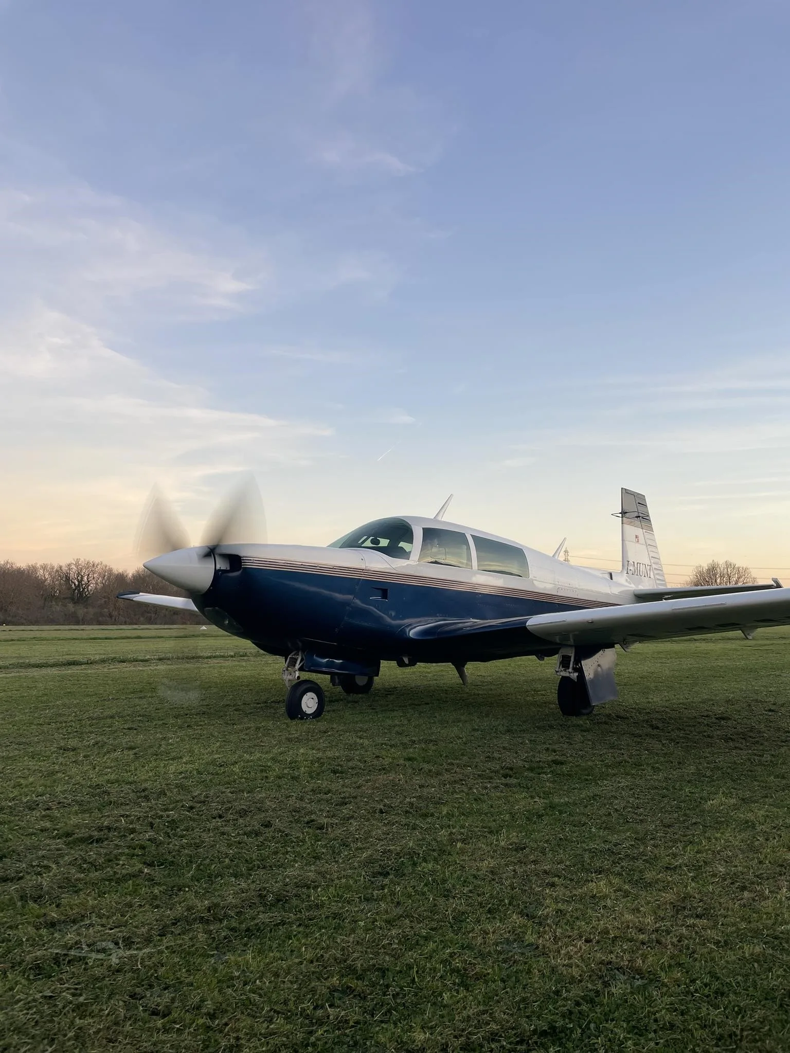 Exterior view of a 1981 MOONEY M20K 231, I-MUNI.