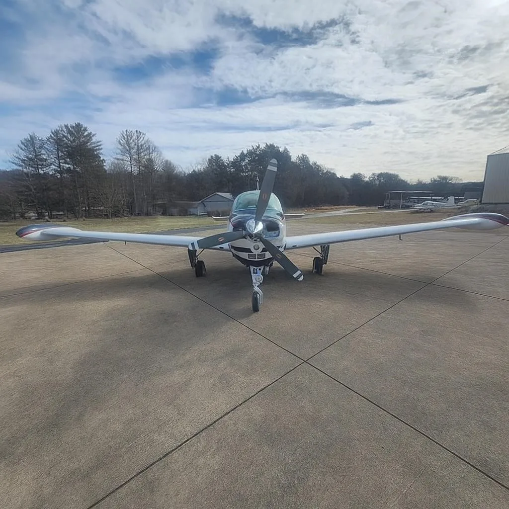Exterior view of a 1976 BEECHCRAFT A36 BONANZA, N630JL.